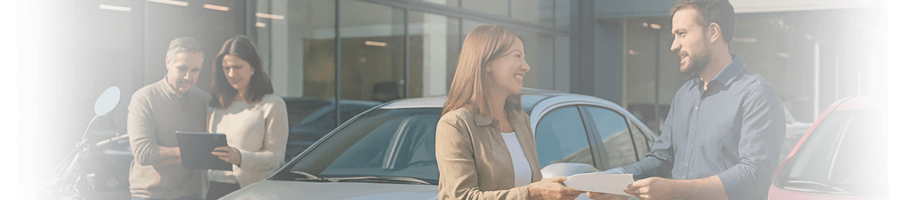 Concesionario - Personas con vehículos